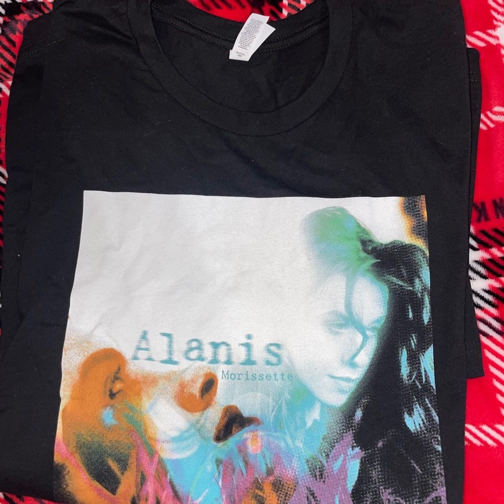 Brand new Alanis Morissette band tee!